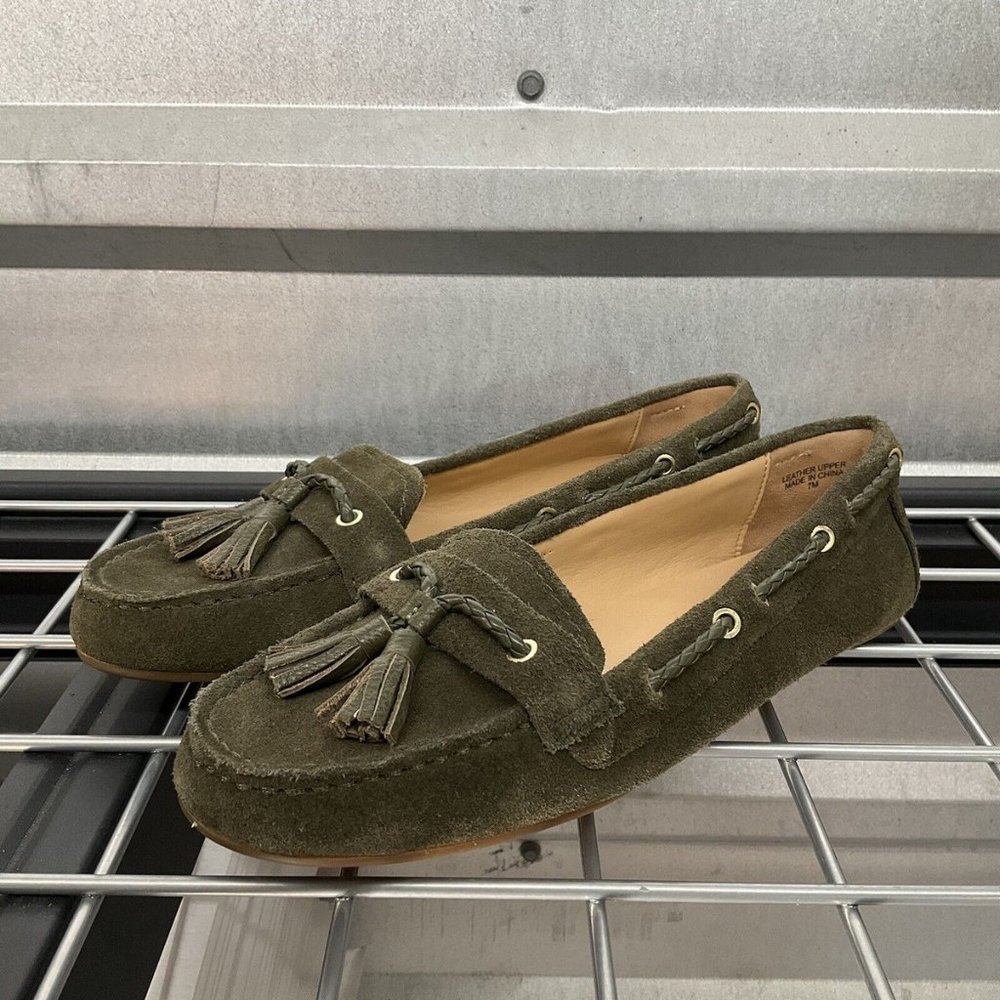 Talbots Women’s Slip On Loafer Olive Green Flat Shoes Size 7 Tassel Loafers